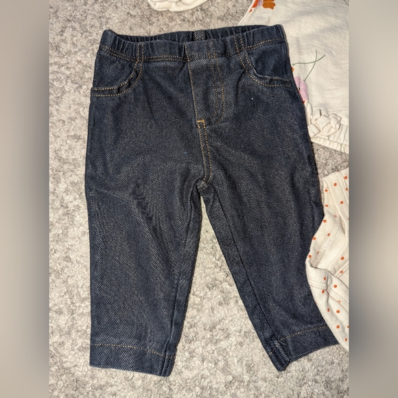 3 piece set from Carter's. Baby girls size 3 months. - Picture 3 of 6